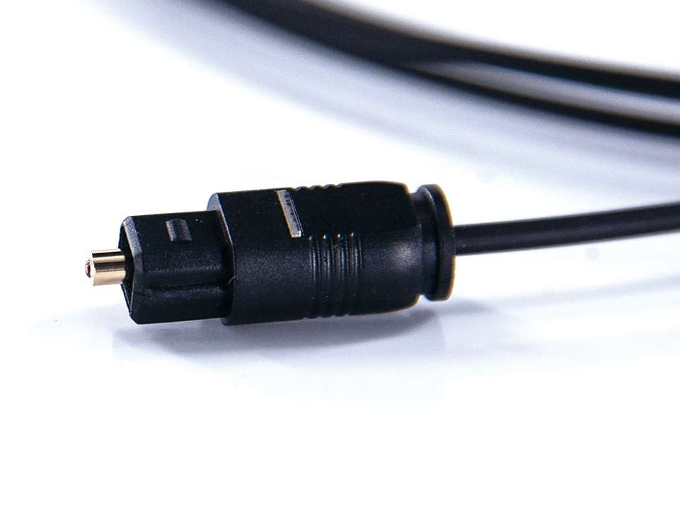 REDIS Toslink-compatible digital audio patch cord.
